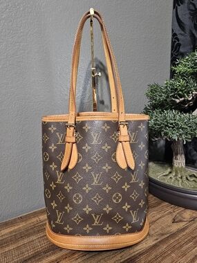 Authentic Louis Vuitton Vintage Bucket PM  Monogram Canvas